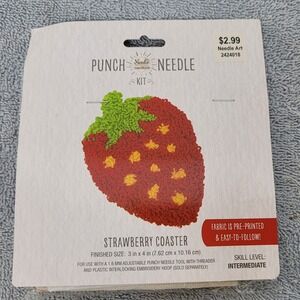Needle Creations Strawberry Coaster Punch Needle Kit NC-PNND-STRAWB Red Green